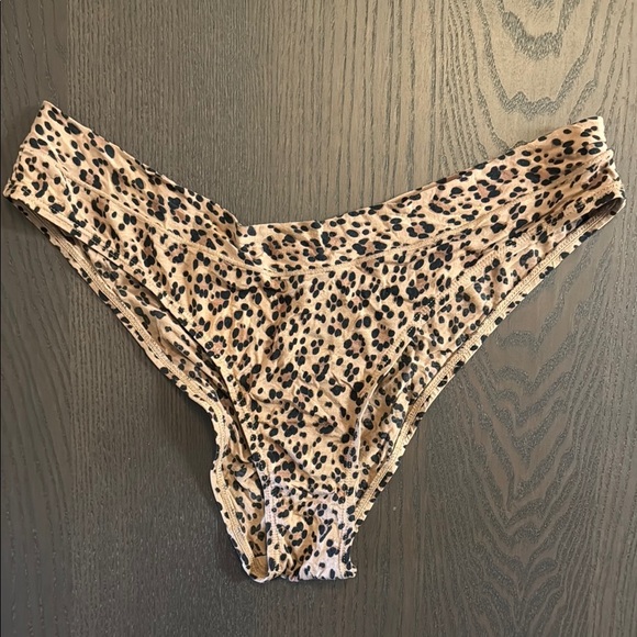 CUUP Plunge Bra Set in Leopard Print - Picture 11 of 12
